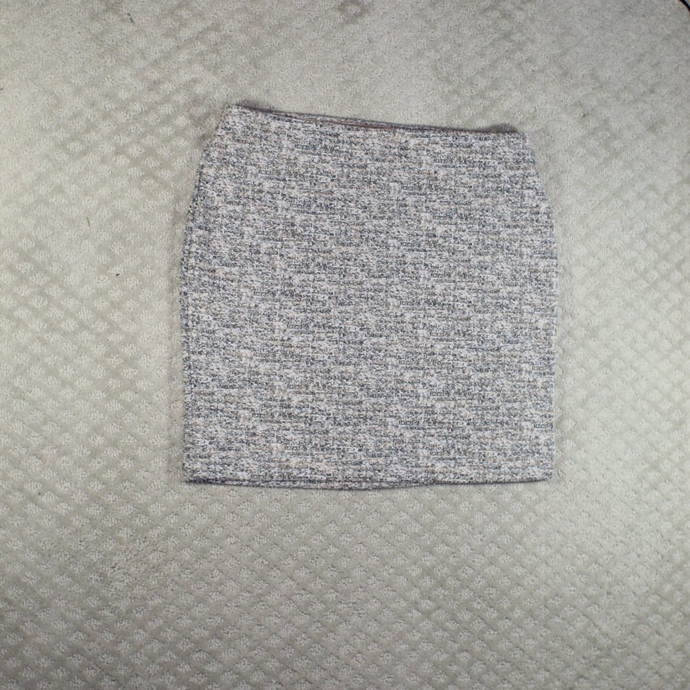 SALE! Express Size 10 Black White Tan Tweed Stretch Knee-Length Skirt